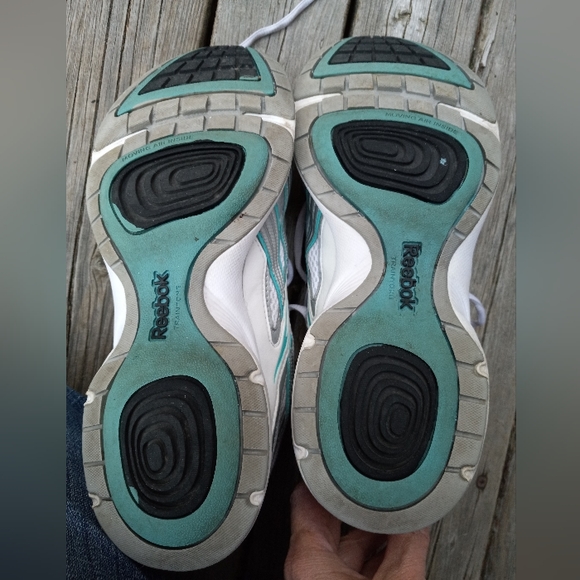 Size 8.5 Reebok TrainTone Excel. Cond. Quality Shoe Arch-Insert Moving-Air Sole - Picture 6 of 13